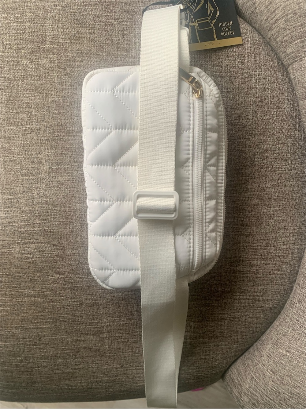 New with tags! House of Harlow 1960 White Quilted Crossbody Hip Bag - Picture 7 of 15